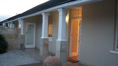 Guesthouse On Irvine Port Elizabeth Buitenkant foto